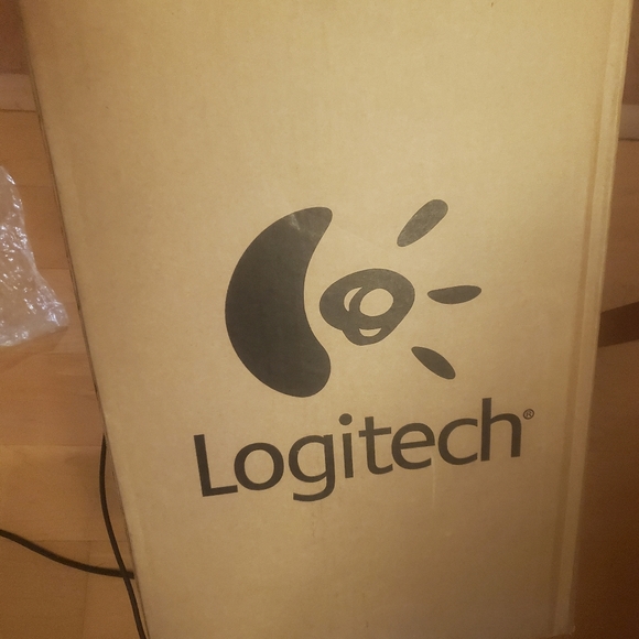 Logitech Surround Sound Wired Speaker System - Picture 4 of 4